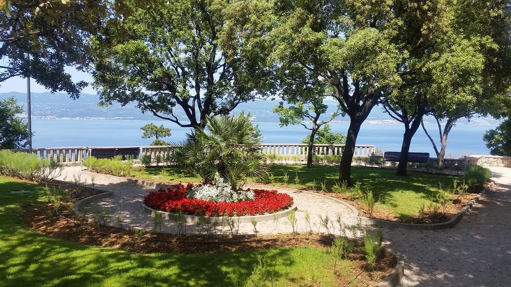 Gospoja Park & Beach Apartment Врбник Екстер'єр фото